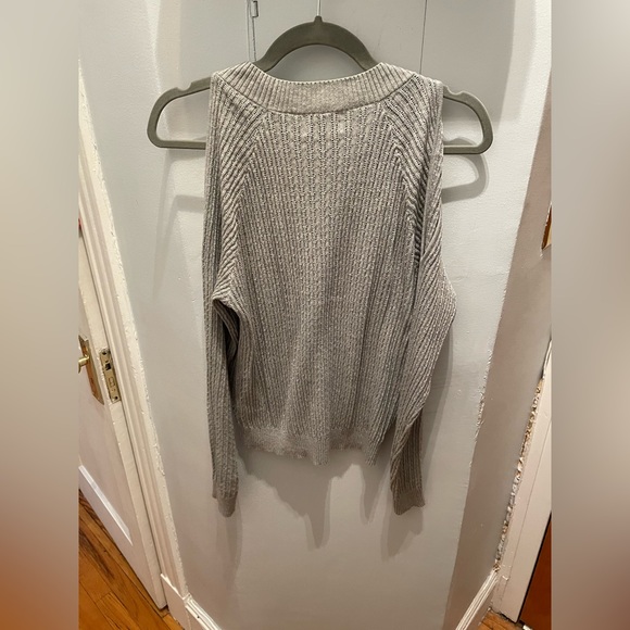 Grey sweater with cutouts - Picture 3 of 3